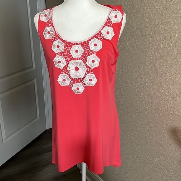 Sleeveless tunic top - Picture 1 of 4